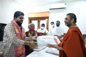 LIC donates bus to Nethra Vidyalaya 2